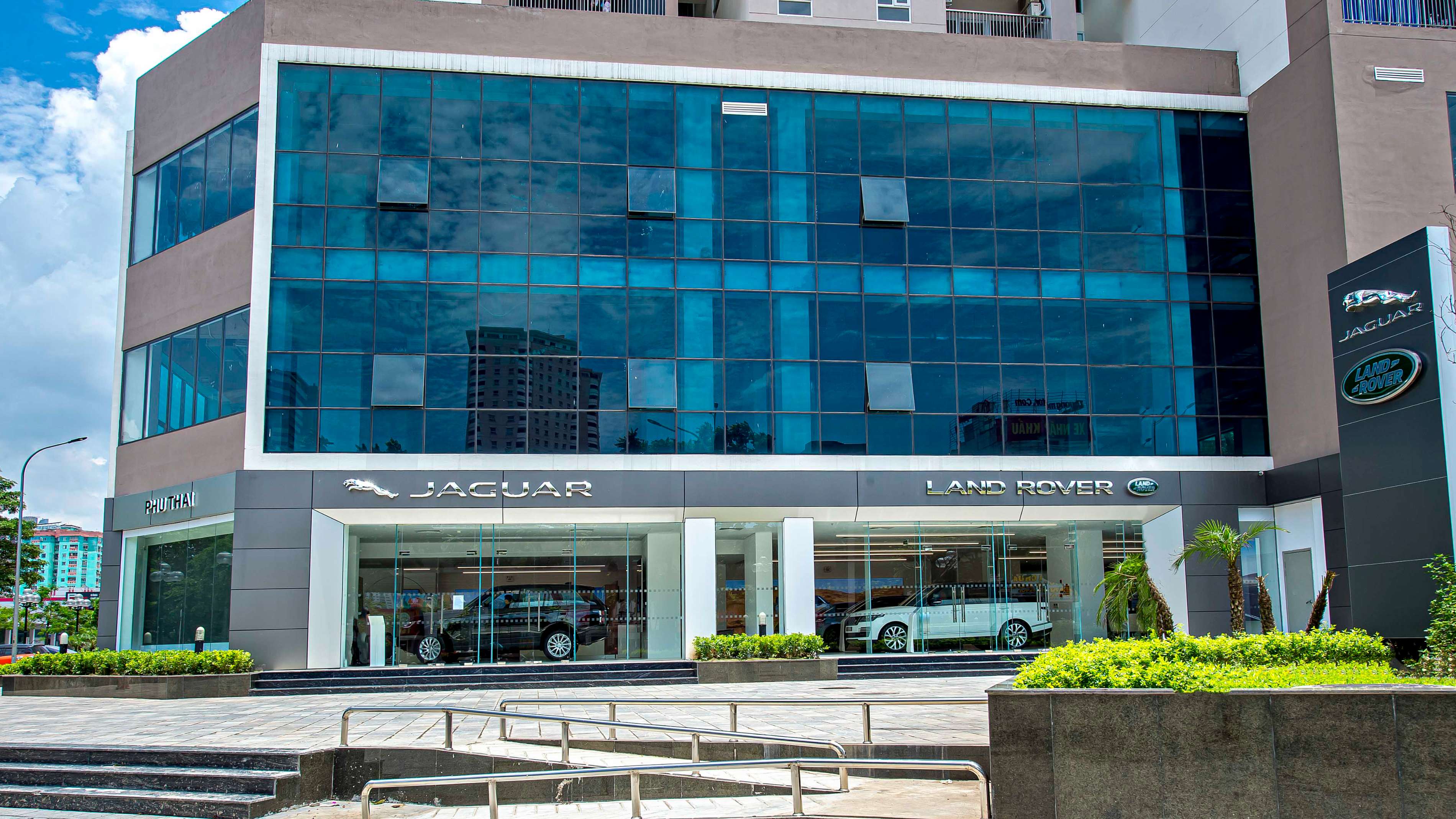 Hà Nội: Đại lý Land Rover Phú Thái Mobility 